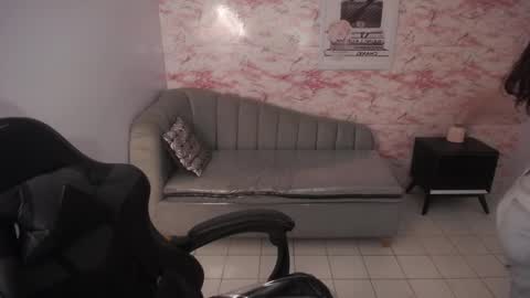 Snapshot of sophie_t_ chatting on 02-19-25, 07:38 Sofia online show from 02-19-25, 07:38