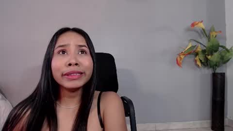 Snapshot of sophie_w1 chatting on 07-28-26, 02:13 sophie_w1 online show from 07-28-26, 02:13