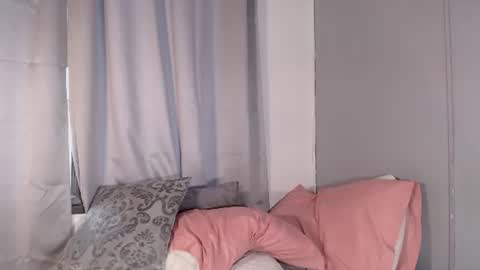 Snapshot of sophie_w1 chatting on 07-28-26, 04:39 sophie_w1 online show from 07-28-26, 04:39