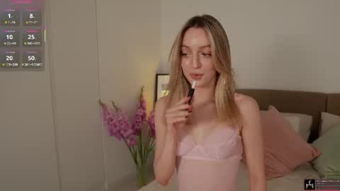 Snapshot of sophiebelll chatting on 06-16-26, 11:02 sophiebelll online show from 06-16-26, 11:02