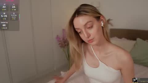 Snapshot of sophiebelll chatting on 06-19-26, 11:03 sophiebelll online show from 06-19-26, 11:03