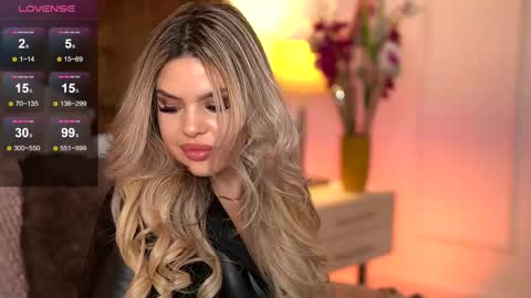 Sophie online show from 02-10-25, 01:01