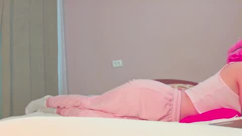 Snapshot of sophiechan69 chatting on 04-08-26, 01:44 ShopieChan69 online show from 04-08-26, 01:44