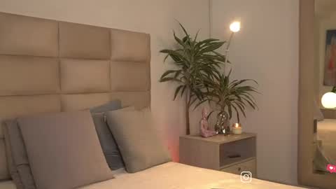 Snapshot of sophiecollins_1 chatting on 06-01-26, 11:56 Sophie online show from 06-01-26, 11:56