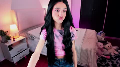 Snapshot of sophiecornett chatting on 01-22-25, 12:59 online show from 01-22-25, 12:59