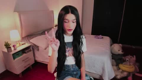 Snapshot of sophiecornett chatting on 09-19-25, 02:13 online show from 09-19-25, 02:13