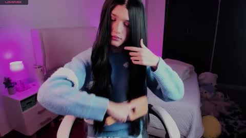 Snapshot of sophiecornett chatting on 11-18-25, 08:30 online show from 11-18-25, 08:30