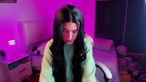 Snapshot of sophiecornett chatting on 11-25-25, 08:25 online show from 11-25-25, 08:25