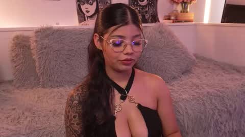 Sophiee  online show from 02-11-26, 06:57