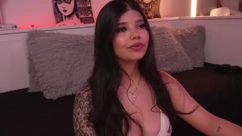 Snapshot of sophiee_art chatting on 07-02-26, 03:23 Sophiee online show from 07-02-26, 03:23