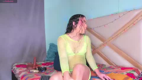 Snapshot of sophiee_sweets chatting on 06-18-26, 02:34 Shophiee online show from 06-18-26, 02:34