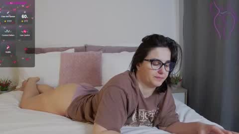 Snapshot of sophieerain chatting on 02-12-25, 07:44 Sophie Rain online show from 02-12-25, 07:44