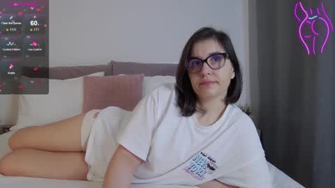 Snapshot of sophieerain chatting on 02-16-25, 08:32 Sophie Rain online show from 02-16-25, 08:32