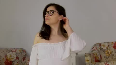 Snapshot of sophieerain chatting on 10-16-25, 12:00 Sophie Rain online show from 10-16-25, 12:00