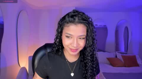 Sophie Houston online show from 10-26-25, 04:07