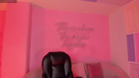 Sophie Houston online show from 05-14-26, 03:02