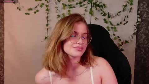 Snapshot of sophiemure chatting on 06-30-26, 08:43 Sophie online show from 06-30-26, 08:43