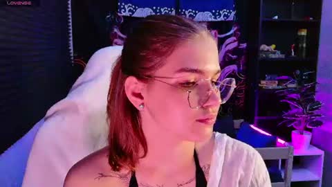 Snapshot of sophiemure chatting on 07-19-26, 08:12 Sophie online show from 07-19-26, 08:12