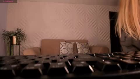 Sophie  Palmer online show from 11-21-25, 10:58