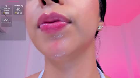 Snapshot of sophierooy chatting on 12-14-25, 02:06 sophierooy online show from 12-14-25, 02:06