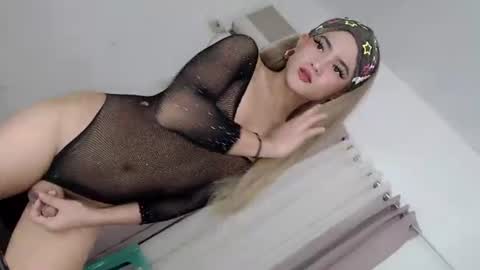 Snapshot of sophieslutx chatting on 07-04-26, 12:44 SOPHIEX online show from 07-04-26, 12:44