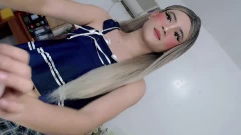 Snapshot of sophieslutx chatting on 07-27-26, 10:44 SOPHIEX online show from 07-27-26, 10:44