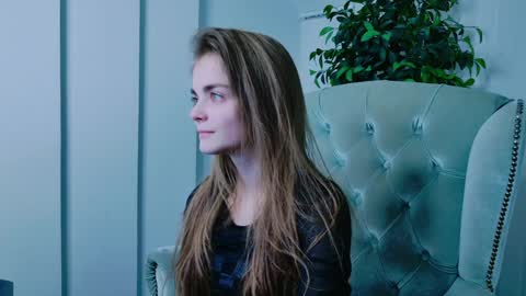 Snapshot of sophiesuvi chatting on 12-01-24, 07:36 Sophie and my bestie Mandy online show from 12-01-24, 07:36