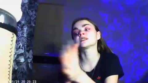 Snapshot of sophiesuvi chatting on 01-30-25, 10:08 Sophie and my bestie Mandy online show from 01-30-25, 10:08