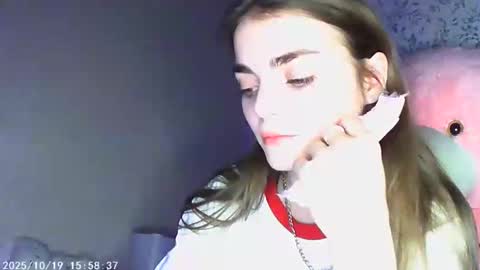 Snapshot of sophiesuvi chatting on 10-18-25, 05:46 Sophie and my bestie Mandy online show from 10-18-25, 05:46