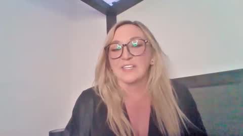 Sophie Taylor online show from 12-21-25, 12:51