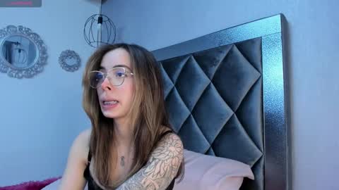 sophi online show from 11-19-25, 04:34