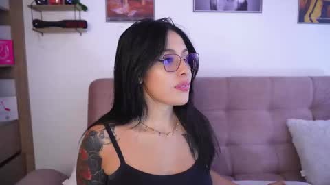 Snapshot of sophiiecums chatting on 12-13-25, 09:09 Sophiie online show from 12-13-25, 09:09