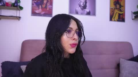 Snapshot of sophiiecums chatting on 06-11-26, 03:15 Sophiie online show from 06-11-26, 03:15
