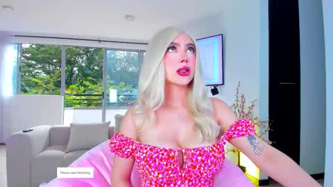 Snapshot of sophijonnes chatting on 01-09-26, 12:08 YULITZA online show from 01-09-26, 12:08