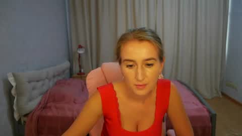 Snapshot of sophilorens chatting on 07-09-26, 03:38 Sophi online show from 07-09-26, 03:38