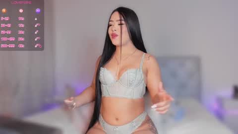 Snapshot of sophy_champagne chatting on 02-10-25, 07:26 sophy online show from 02-10-25, 07:26