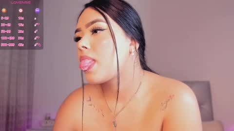 Snapshot of sophy_champagne chatting on 03-11-25, 03:34 sophy online show from 03-11-25, 03:34