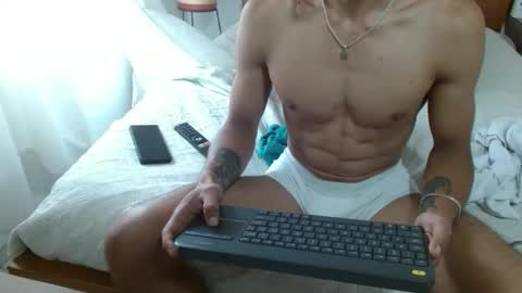 Snapshot of sornero777111 chatting on 12-18-25, 06:58 businessman online show from 12-18-25, 06:58