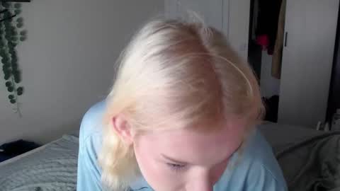 Snapshot of soska_albinosk chatting on 12-02-25, 11:48 soska_albinosk online show from 12-02-25, 11:48