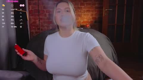 Snapshot of soulmeinme chatting on 11-10-25, 07:46 soulmeinme online show from 11-10-25, 07:46