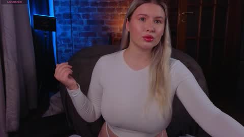 Snapshot of soulmeinme chatting on 11-12-25, 08:48 soulmeinme online show from 11-12-25, 08:48