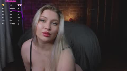 Snapshot of soulmeinme chatting on 11-14-25, 08:07 soulmeinme online show from 11-14-25, 08:07