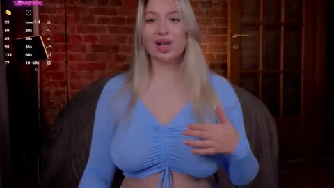 Snapshot of soulmeinme chatting on 11-17-25, 07:41 soulmeinme online show from 11-17-25, 07:41