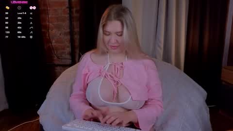 Snapshot of soulmeinme chatting on 11-24-25, 07:46 soulmeinme online show from 11-24-25, 07:46