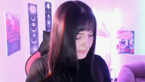 Snapshot of sour_cherry_ chatting on 04-24-26, 12:07 Jennie online show from 04-24-26, 12:07