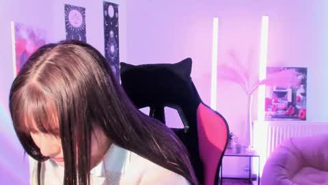 Snapshot of sour_cherry_ chatting on 04-30-26, 02:45 Jennie online show from 04-30-26, 02:45
