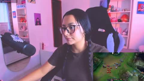 Snapshot of soy___lili chatting on 05-28-26, 04:26 Lili online show from 05-28-26, 04:26