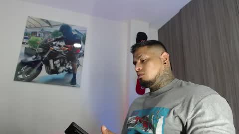 Snapshot of soy_apolo chatting on 10-15-25, 05:35 soy_apolo online show from 10-15-25, 05:35