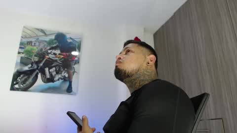 Snapshot of soy_apolo chatting on 11-04-25, 12:37 soy_apolo online show from 11-04-25, 12:37