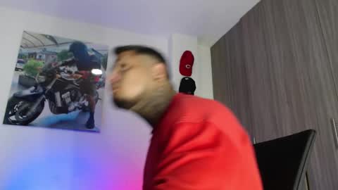 Snapshot of soy_apolo chatting on 11-08-25, 05:01 soy_apolo online show from 11-08-25, 05:01